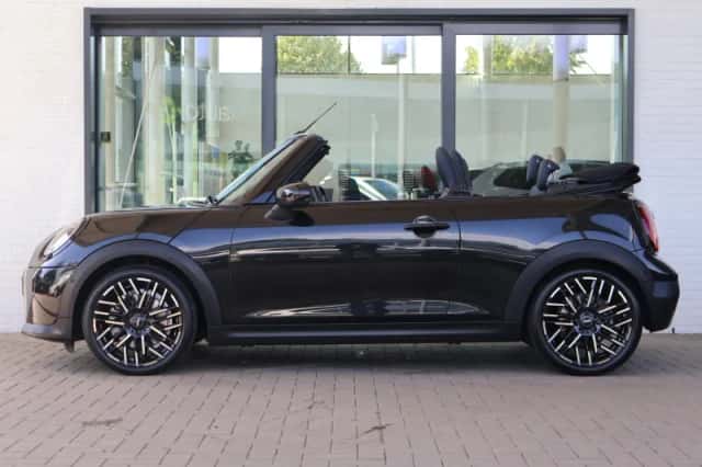 MINI Cabrio (2025) thumbnail 5