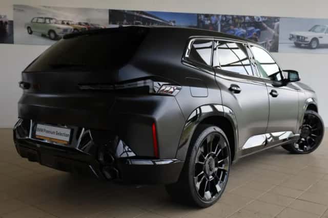 BMW XM (2024) thumbnail 2