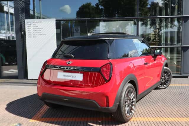 MINI Cooper (2026) thumbnail 2