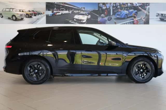 BMW iX (2025) thumbnail 3