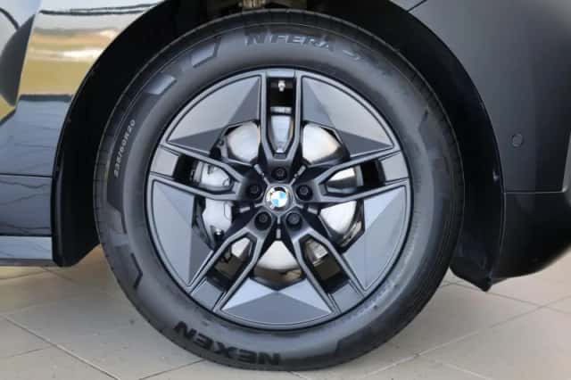 BMW iX (2025) thumbnail 6
