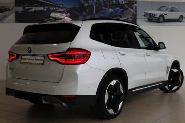 BMW iX3 (2021) thumbnail 2