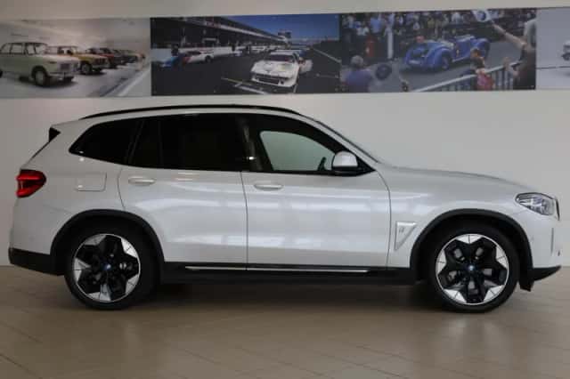 BMW iX3 (2021) thumbnail 3