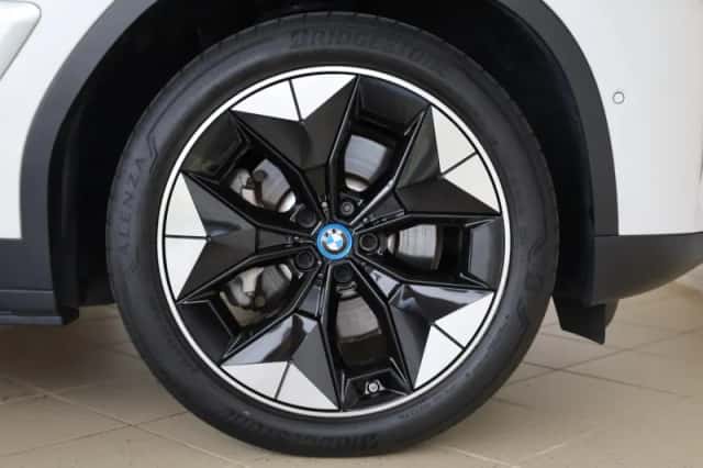 BMW iX3 (2021) thumbnail 6