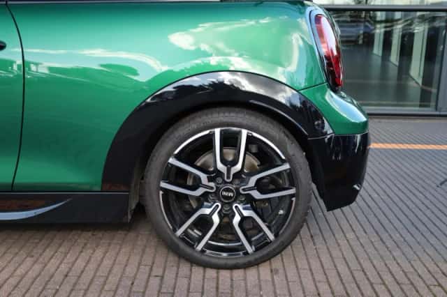 MINI Cabrio (2026) thumbnail 6