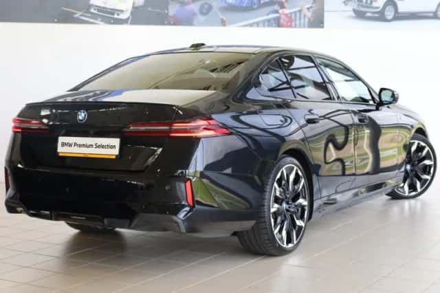 BMW i5 (2024) thumbnail 2