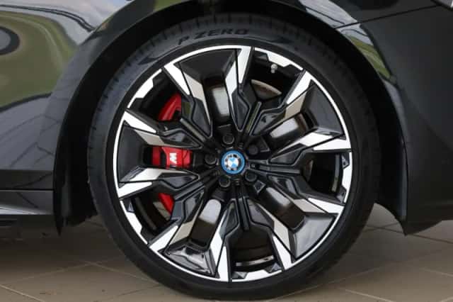 BMW i5 (2024) thumbnail 6