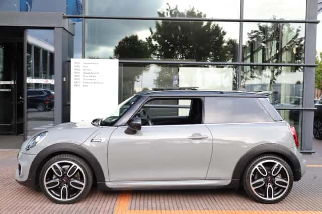 MINI Cooper (2019) thumbnail 3