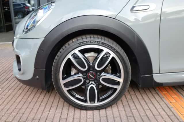 MINI Cooper (2019) thumbnail 4