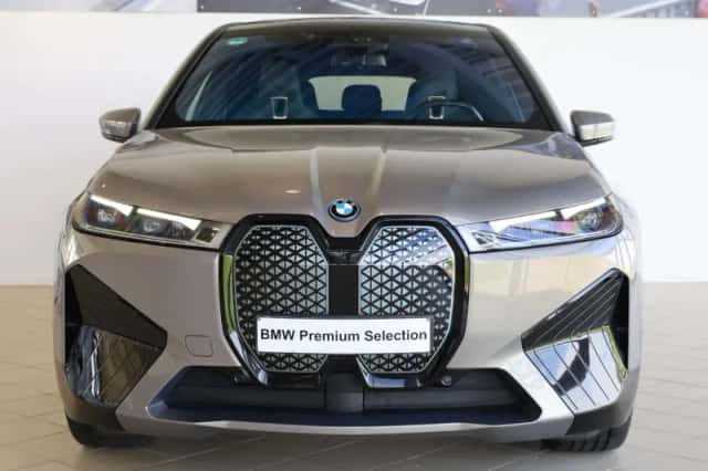 BMW iX (2023) thumbnail 4