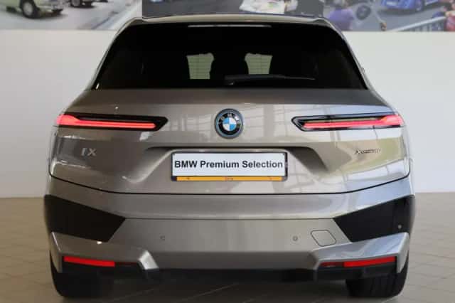 BMW iX (2023) thumbnail 5