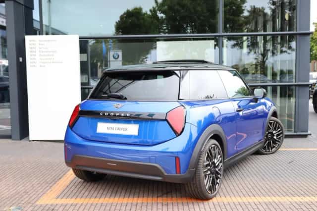 MINI Cooper (2026) thumbnail 2
