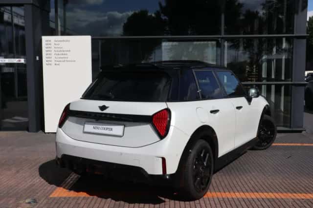 MINI Cooper (2026) thumbnail 2