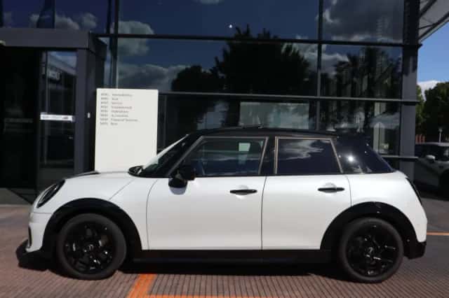 MINI Cooper (2026) thumbnail 3