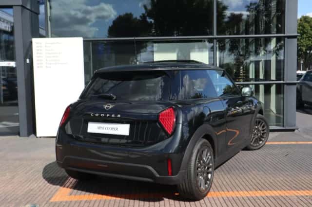 MINI Cooper (2026) thumbnail 2