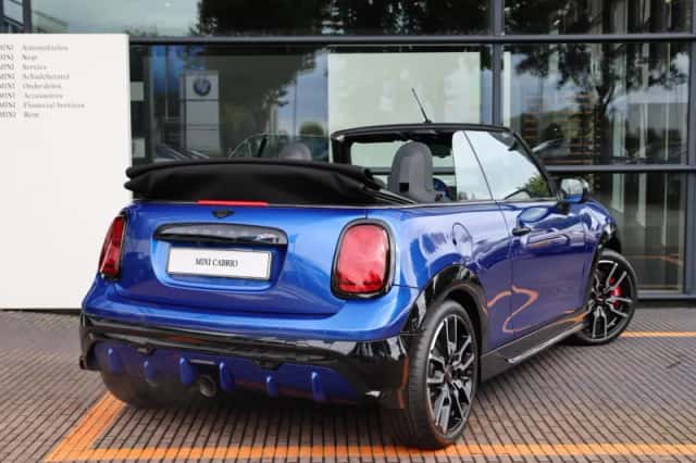 MINI Cabrio (2026) thumbnail 2