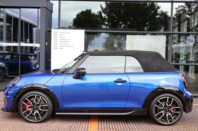 MINI Cabrio (2026) thumbnail 5