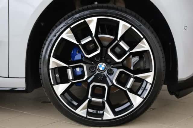 BMW iX3 (2026) thumbnail 6