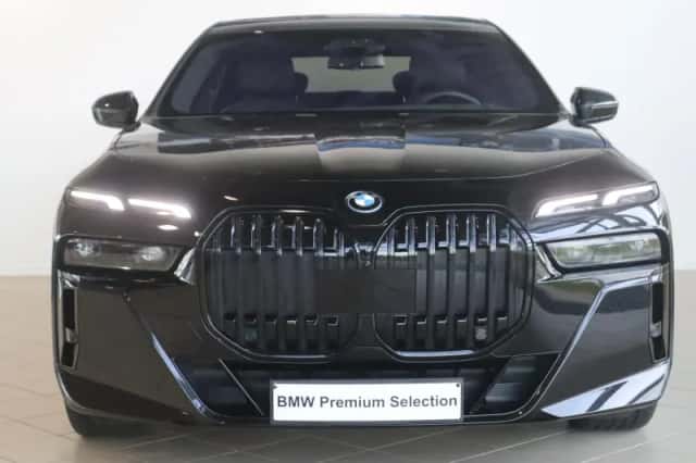 BMW i7 (2023) thumbnail 3