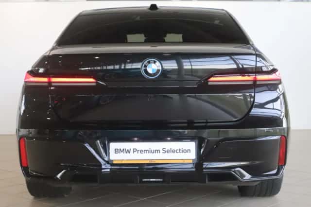 BMW i7 (2023) thumbnail 4