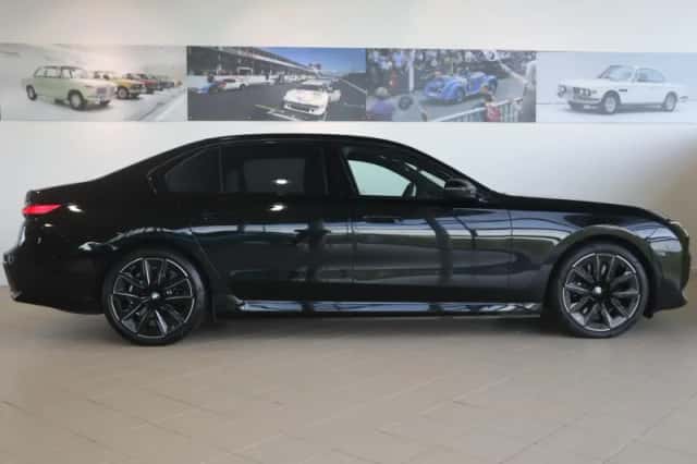 BMW i7 (2023) thumbnail 5