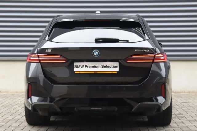 BMW i5 (2026) thumbnail 4