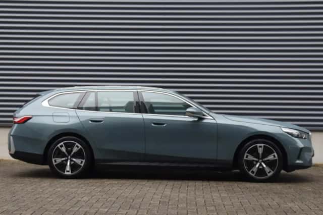BMW i5 (2025) thumbnail 5