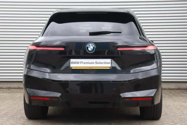 BMW iX (2024) thumbnail 4