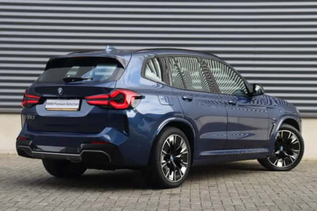 BMW iX3 (2022) thumbnail 2