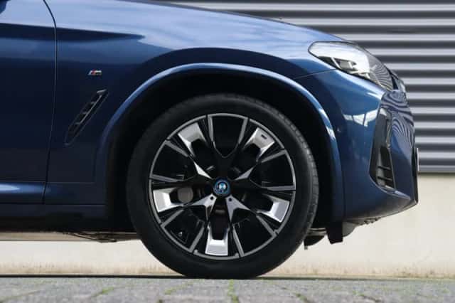 BMW iX3 (2022) thumbnail 6