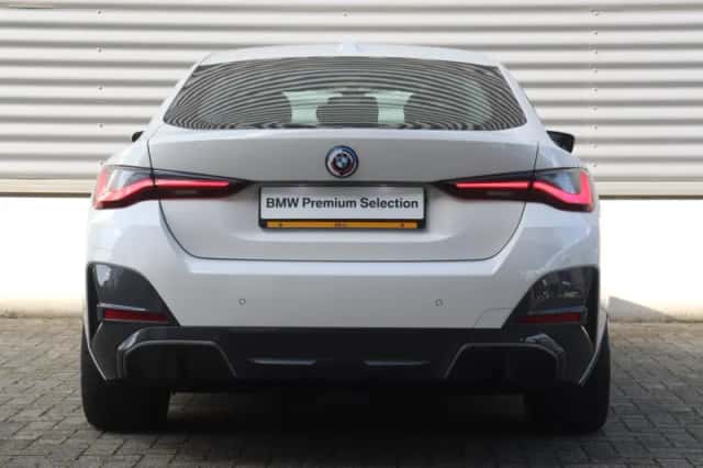 BMW i4 (2023) thumbnail 4