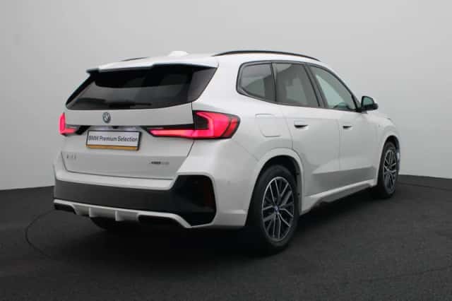 BMW iX1 (2025) thumbnail 2