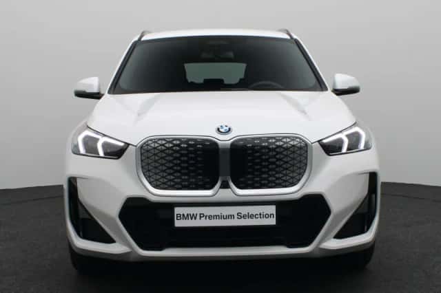 BMW iX1 (2025) thumbnail 3
