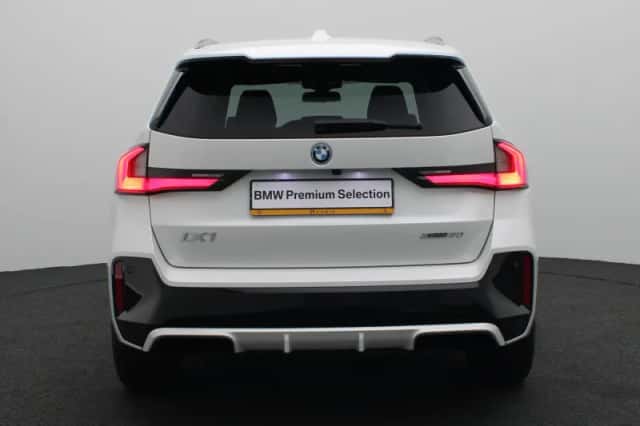 BMW iX1 (2025) thumbnail 5