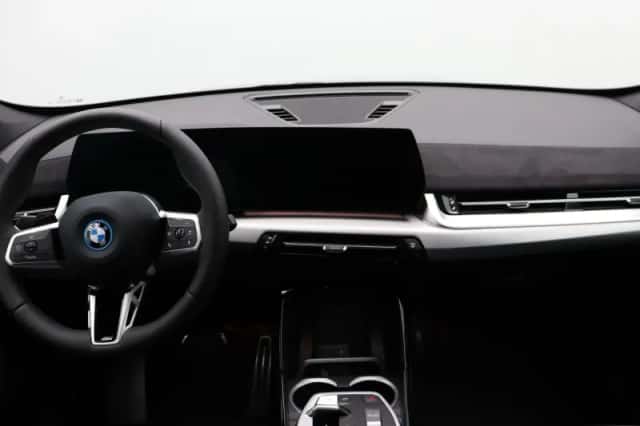 BMW iX1 (2026) thumbnail 6