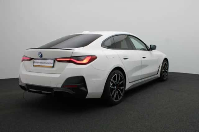 BMW i4 (2024) thumbnail 2
