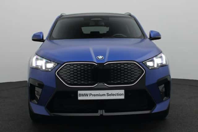 BMW iX2 (2024) thumbnail 3