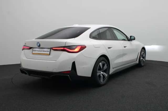 BMW i4 (2022) thumbnail 2