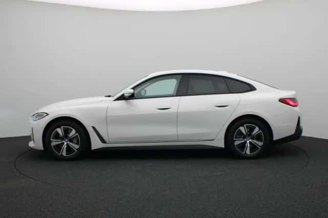 BMW i4 (2022) thumbnail 4