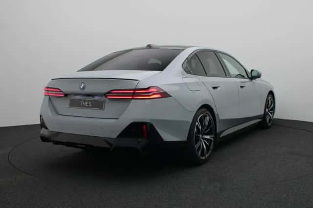 BMW i5 (2026) thumbnail 2