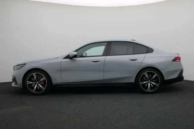 BMW i5 (2026) thumbnail 4