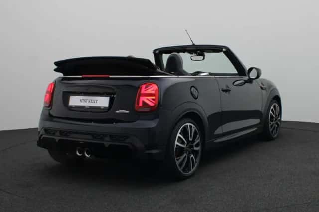 MINI Cabrio (2023) thumbnail 2