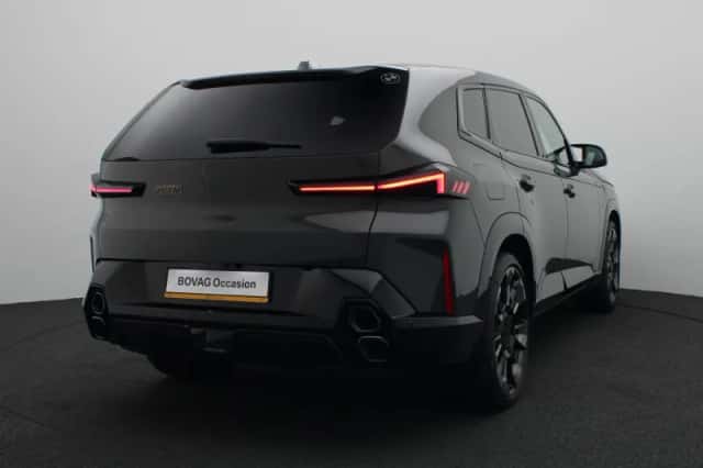 BMW XM (2024) thumbnail 2