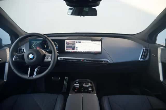 BMW iX (2026) thumbnail 3