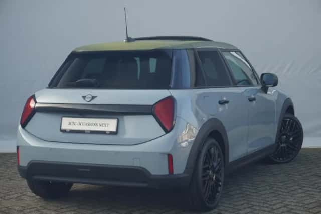 MINI Cooper (2026) thumbnail 2