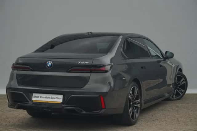 BMW 7-Serie (2024) thumbnail 2