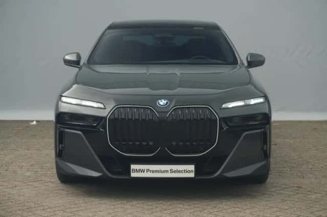 BMW 7-Serie (2024) thumbnail 3