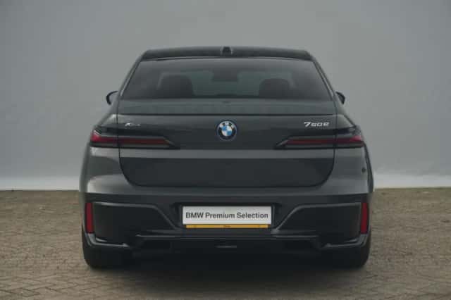BMW 7-Serie (2024) thumbnail 5