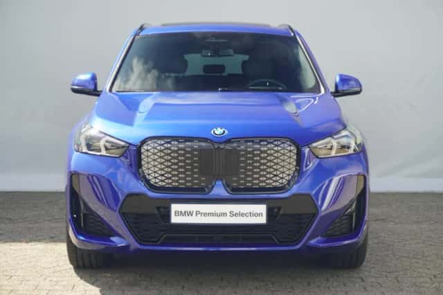 BMW iX1 (2023) thumbnail 3