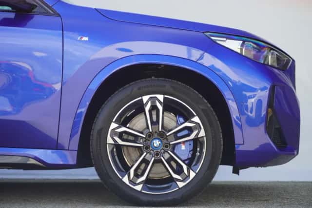 BMW iX1 (2023) thumbnail 6